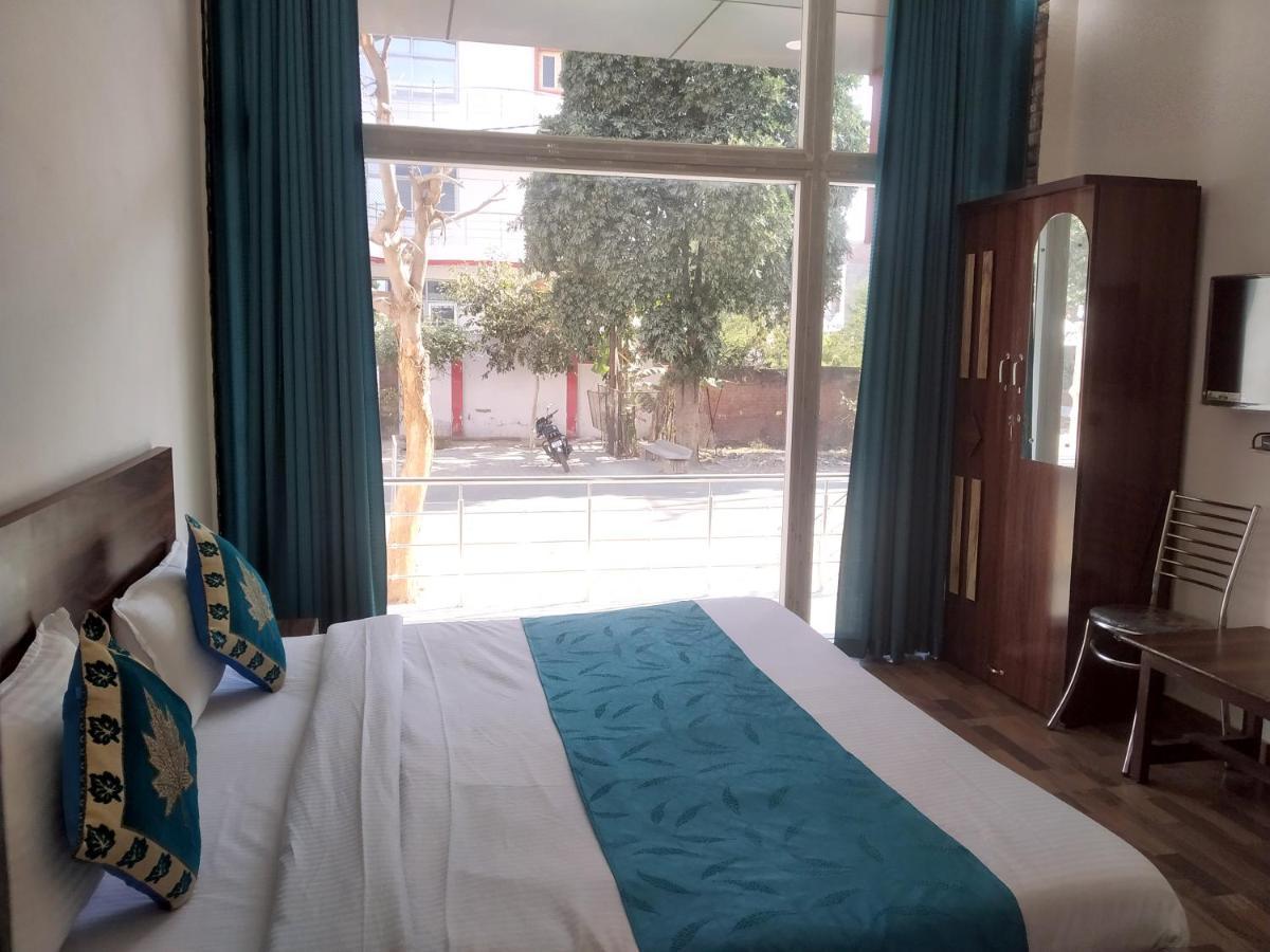 Nv Palace Hotel Vrindāvan Exteriér fotografie